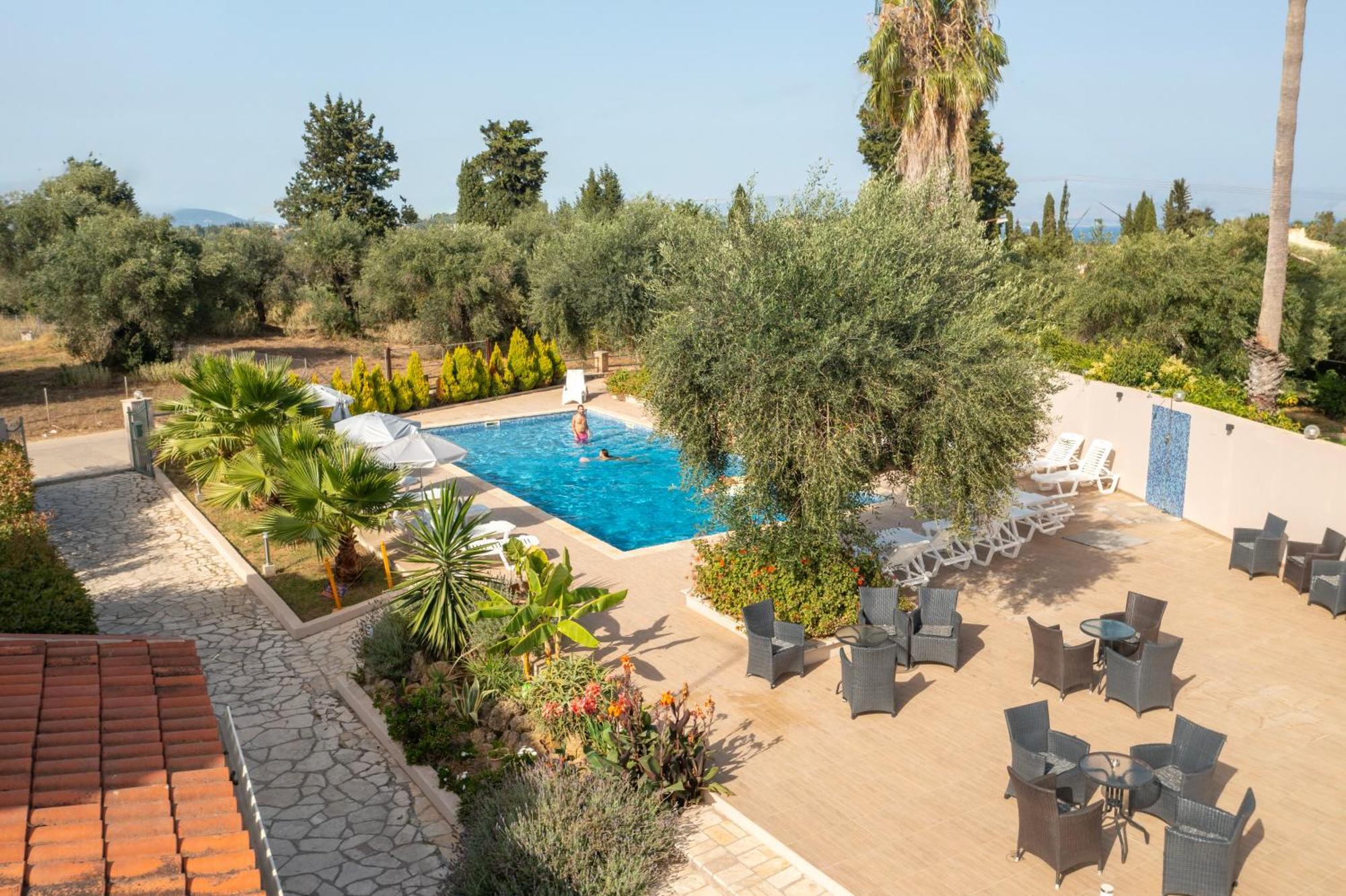 Luca Mare Bed & Breakfast Gouvia Bagian luar foto